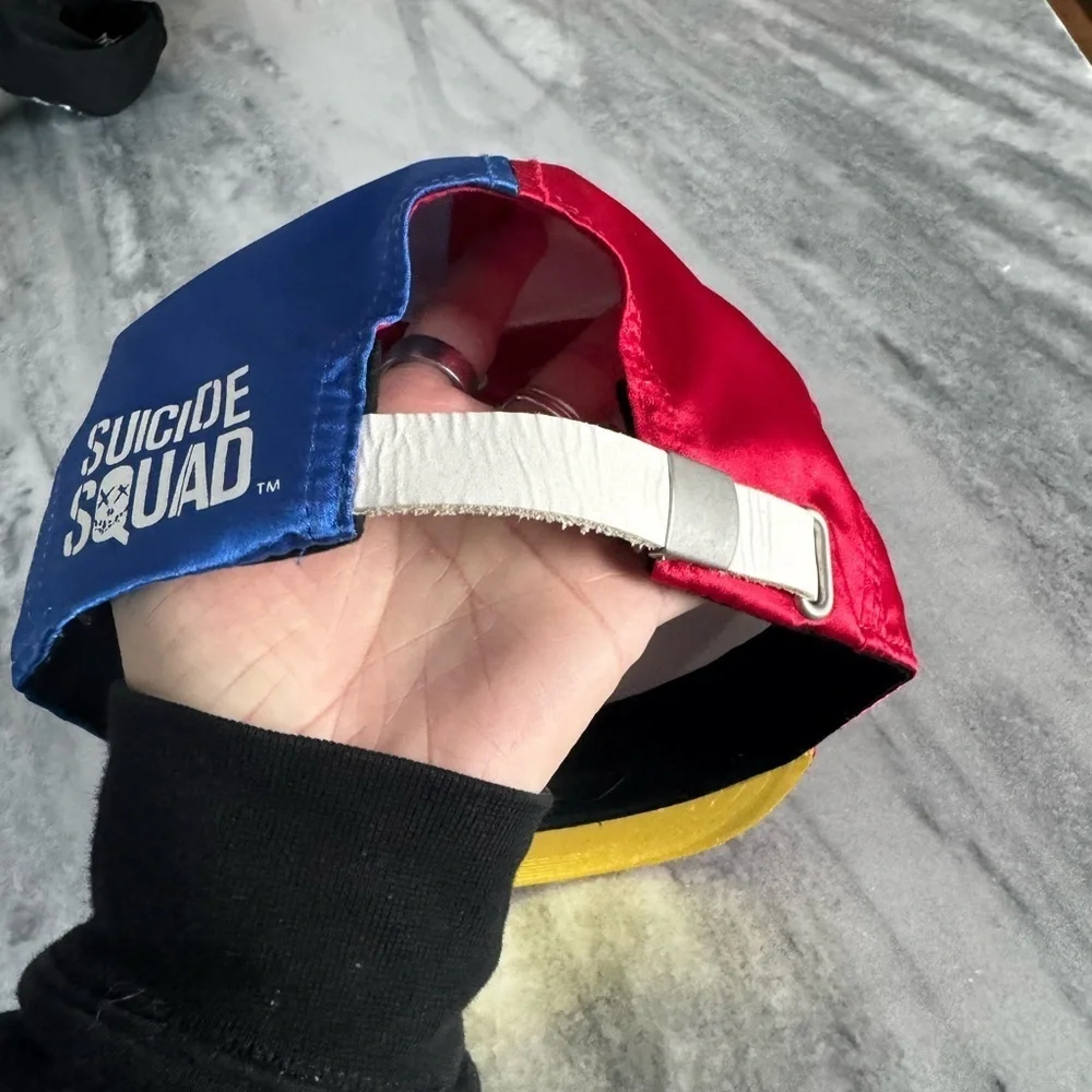 Rare & Collectors DC Comics Harley Quinn Property of Joker Satin Snapback Hat - Picture 5 of 9